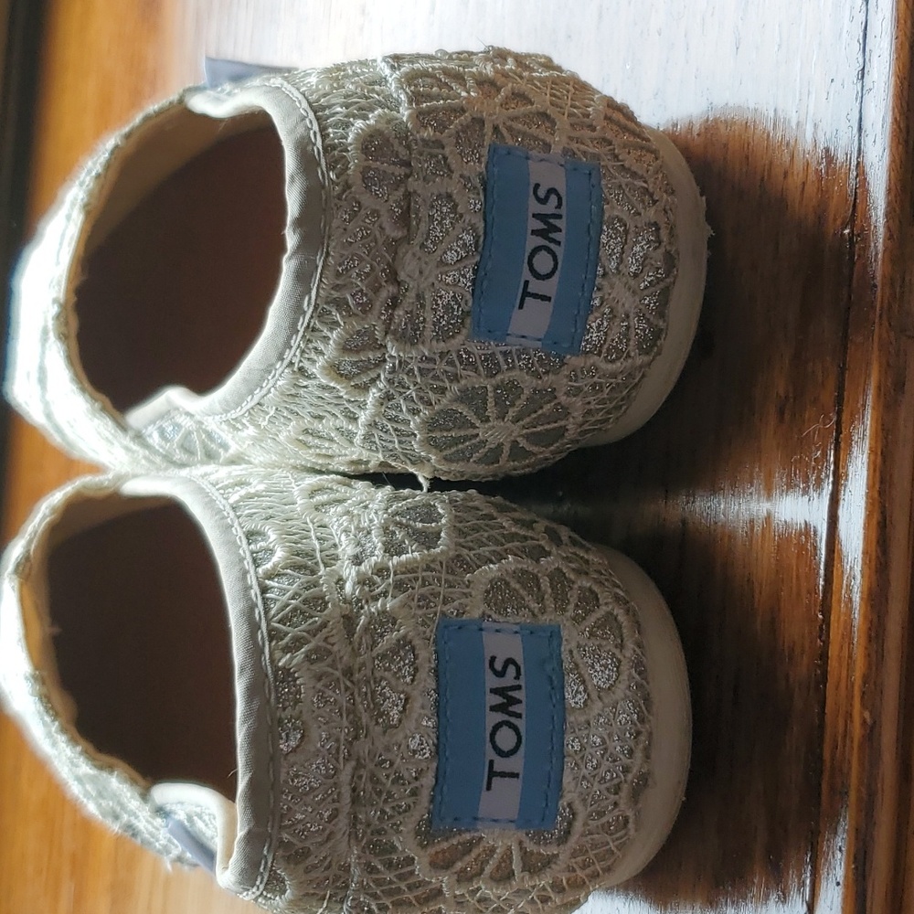 TOMS - Picture 8 of 8